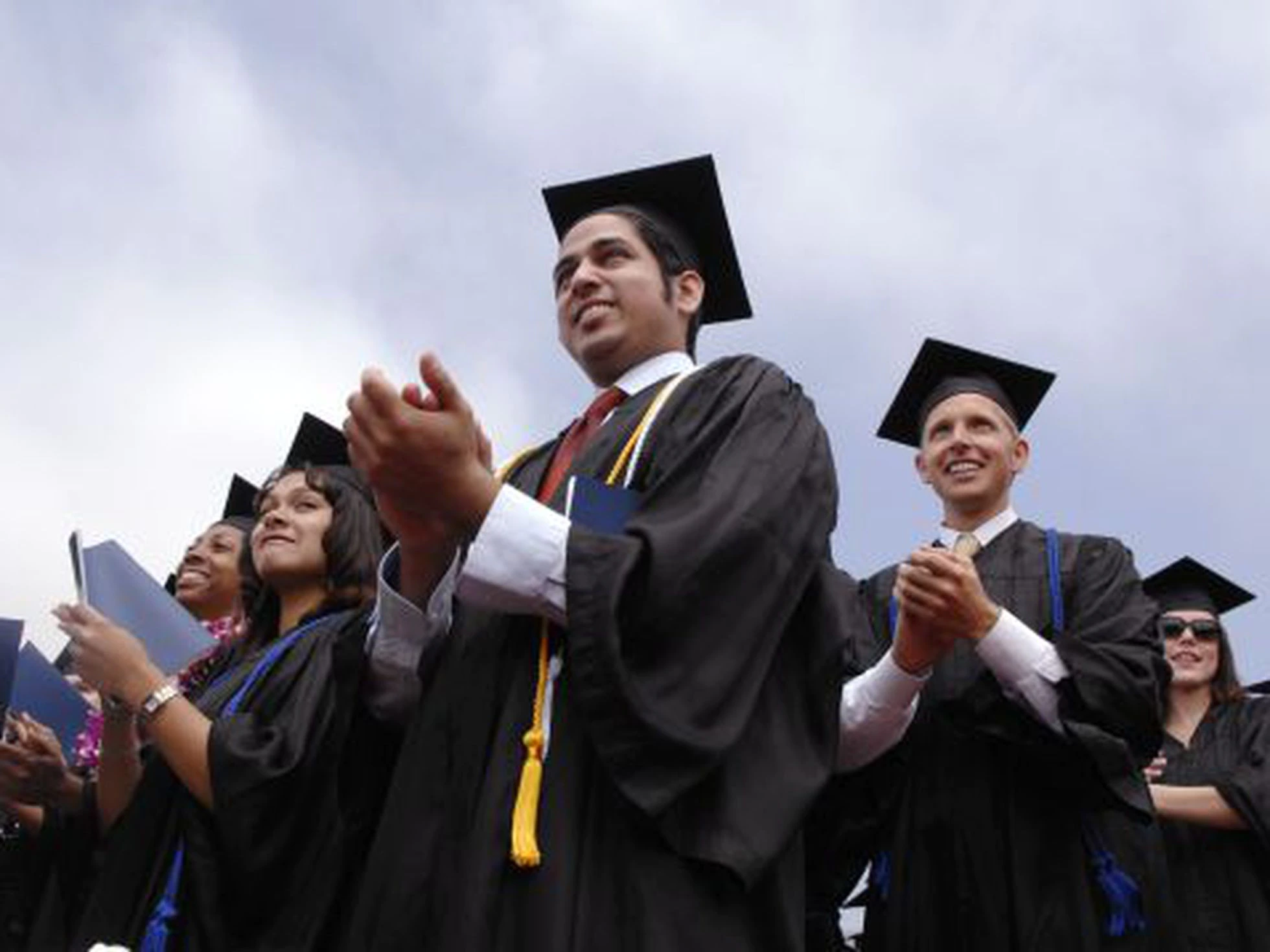 OBTENER UN TITULO UNIVERSITARIO SIN ESTUDIAR