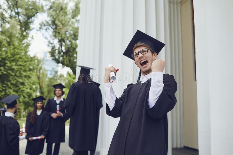 OBTENER TÍTULOS UNIVERSITARIOS FALSO
